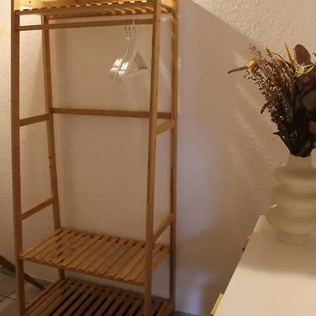 Stilvolle Altbauwohnung - Parkplatz, Wlan, Netflix, Zentrum شقة باد سشاندو